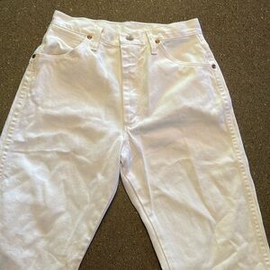 Womens’s White Wrangler Jeans